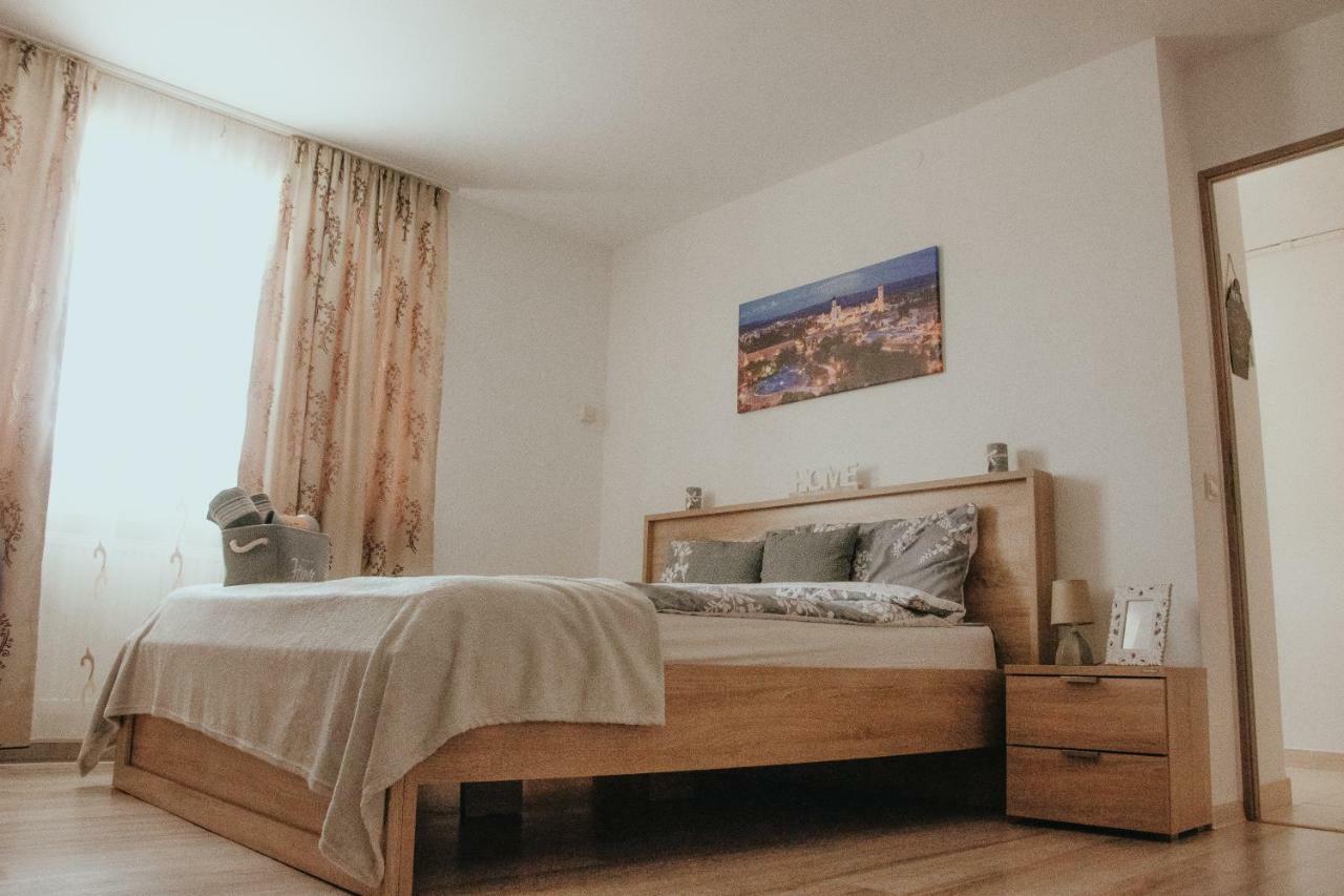 Ferienwohnung Apartament 1 Decembrie Alba Iulia Exterior foto